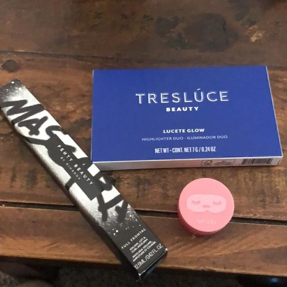 NWT bundle , Fenty mascara , highlighter duo and lip therapy. Over $60 value
